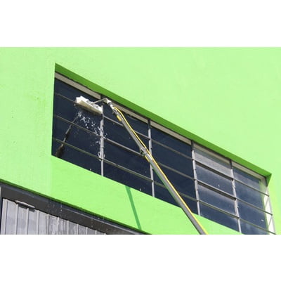 agua-pura-cleaning-windows